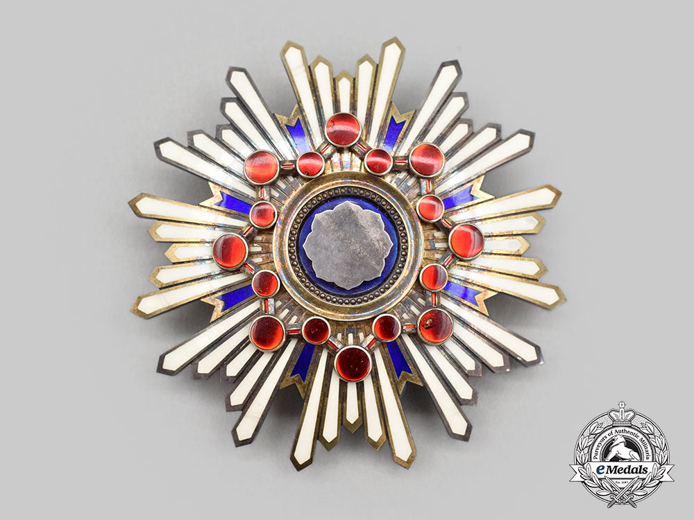 japan,_empire._an_order_of_the_sacred_treasure,_i_class_grand_cordon,_in_case,_c.1940_l22_mnc5811_039