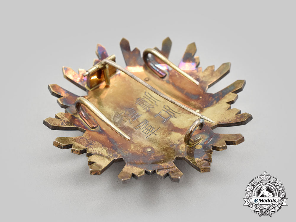 japan,_empire._an_order_of_the_sacred_treasure,_i_class_grand_cordon,_in_case,_c.1940_l22_mnc5814_042