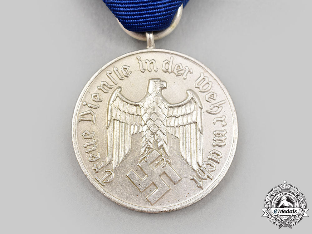 germany,_wehrmacht._a_mint4-_year_long_service_decoration,_luftwaffe_issue_l22_mnc5819_835