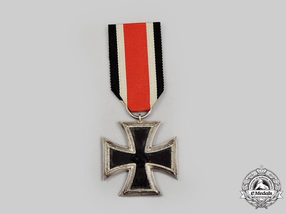 germany,_heer._a1939_iron_cross_ii_class,_with_award_document,_to_obergefreiter_walter_trier_l22_mnc5840_855