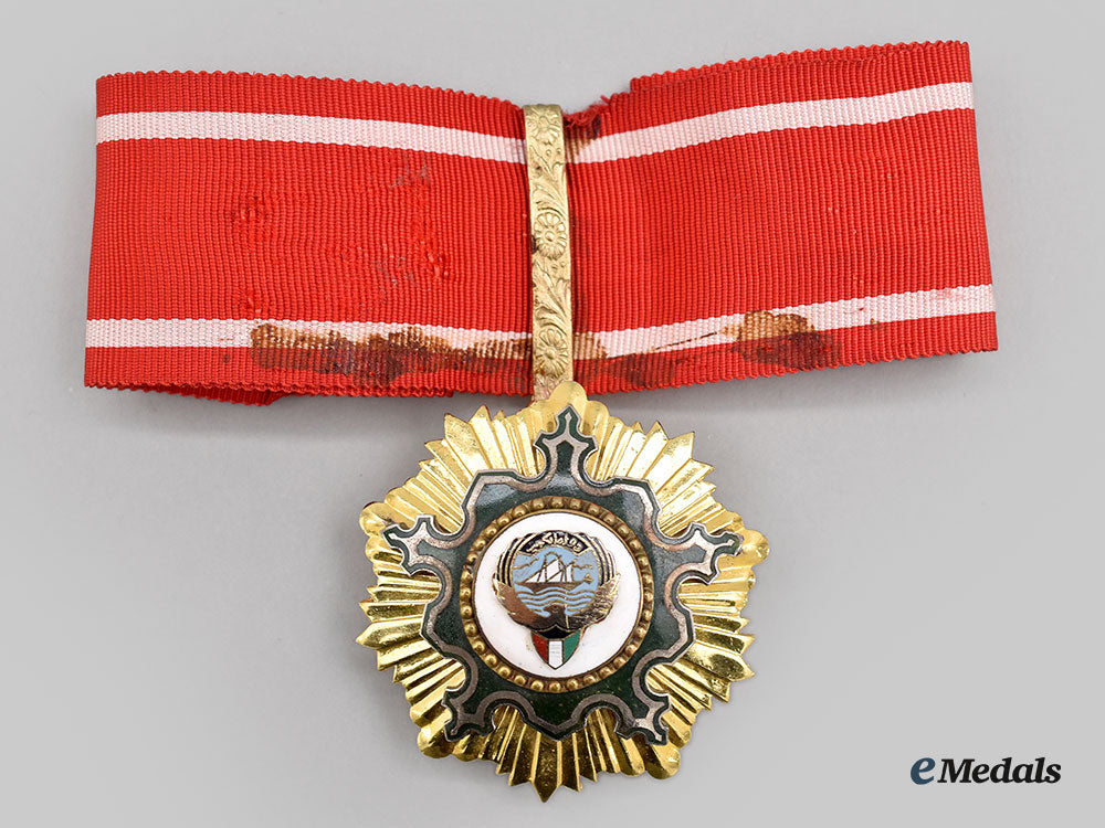 kuwait,_state._an_order_of_kuwait,_iii_class_commander,_c.1980_l22_mnc5866_076_1