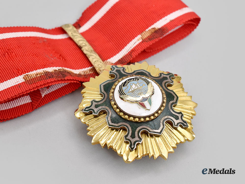 kuwait,_state._an_order_of_kuwait,_iii_class_commander,_c.1980_l22_mnc5868_077_1