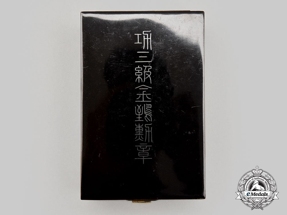japan,_empire._an_early&_rare_order_of_the_golden_kite,_iii_class,_in_case_and_box,_c.1900_l22_mnc5868_098