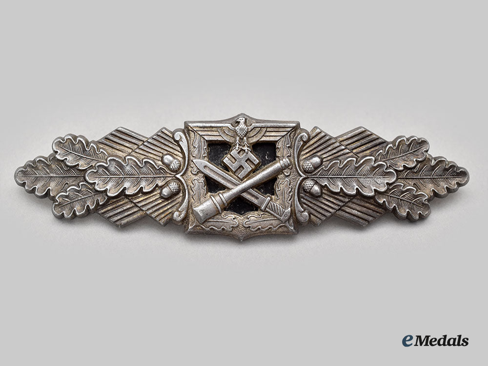 germany,_wehrmacht._a_close_combat_clasp,_silver_grade,_by_funcke&_brüninghaus_l22_mnc5870_065