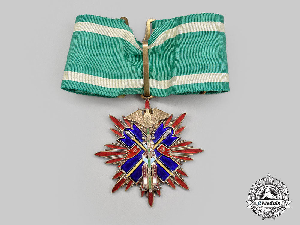 japan,_empire._an_early&_rare_order_of_the_golden_kite,_iii_class,_in_case_and_box,_c.1900_l22_mnc5874_080