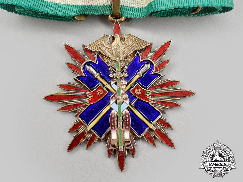 japan,_empire._an_early&_rare_order_of_the_golden_kite,_iii_class,_in_case_and_box,_c.1900_l22_mnc5875_082