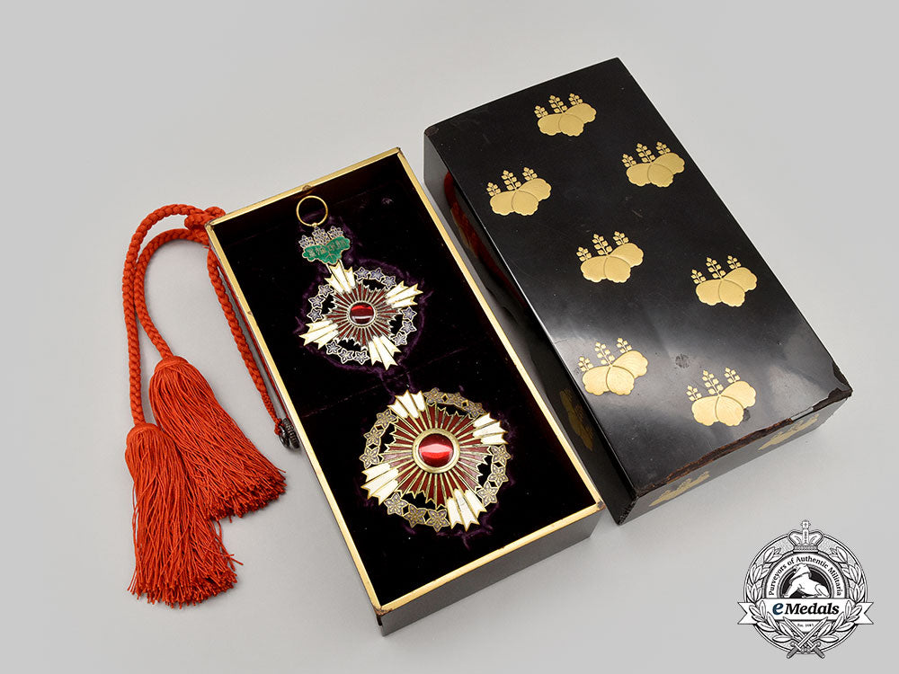 japan,_empire._a_european_order_of_the_rising_sun_with_pawlonia_flowers,_grand_cordon_set_with_diplomatic_case,_c.1930_l22_mnc5884_099