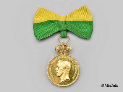 sweden,_kingdom._a_royal_patriotic_society_medal,_ladies2_nd_size_in_gold,_with_case_to_olga_sundqvist_l22_mnc5885_084_1