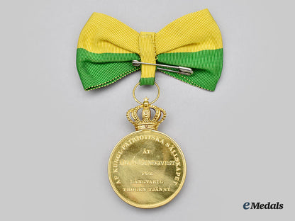 sweden,_kingdom._a_royal_patriotic_society_medal,_ladies2_nd_size_in_gold,_with_case_to_olga_sundqvist_l22_mnc5888_085_1