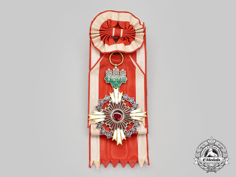japan,_empire._a_european_order_of_the_rising_sun_with_pawlonia_flowers,_grand_cordon_set_with_diplomatic_case,_c.1930_l22_mnc5891_089