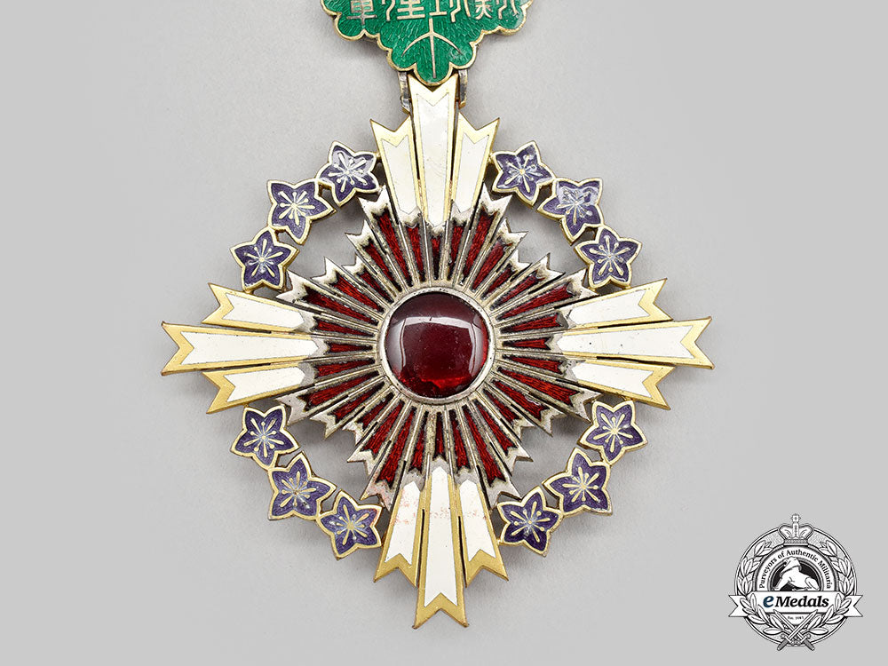 japan,_empire._a_european_order_of_the_rising_sun_with_pawlonia_flowers,_grand_cordon_set_with_diplomatic_case,_c.1930_l22_mnc5898_093