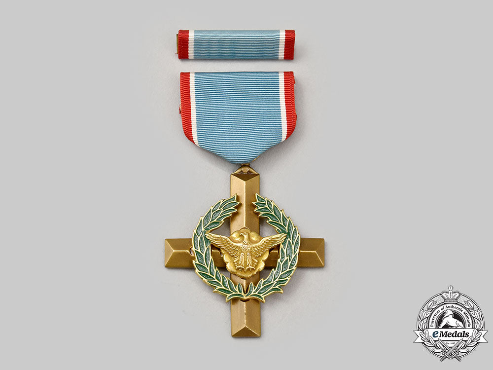 united_states._an_air_force_cross,_boxed_l22_mnc5900_888