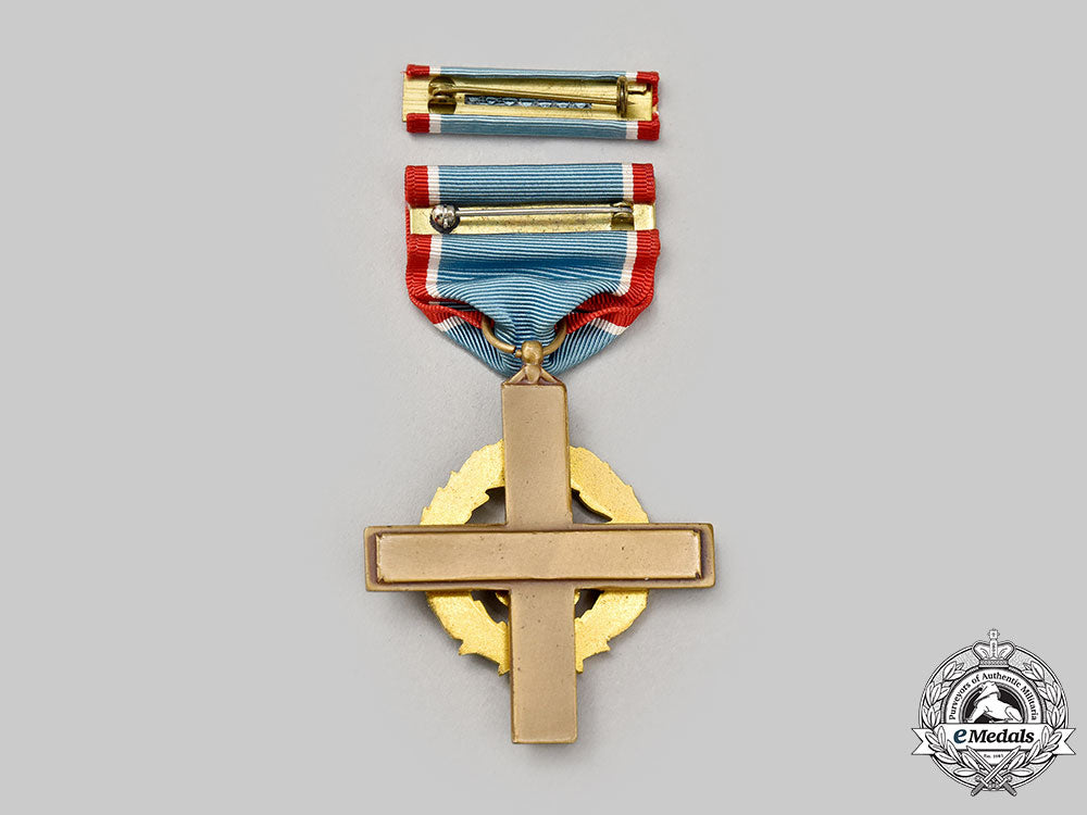 united_states._an_air_force_cross,_boxed_l22_mnc5904_889
