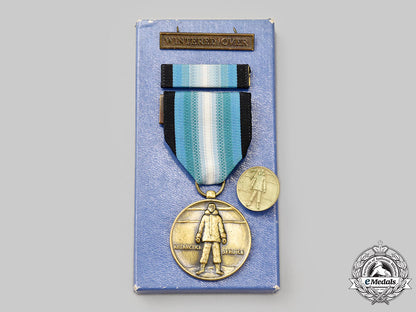 united_states._an_antarctica_service_medal,_boxed_l22_mnc5914_895