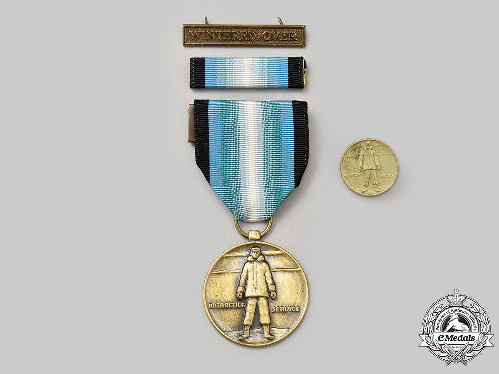 united_states._an_antarctica_service_medal,_boxed_l22_mnc5916_896