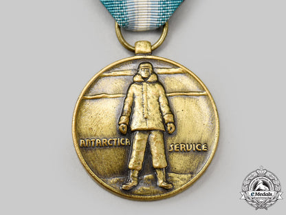 united_states._an_antarctica_service_medal,_boxed_l22_mnc5918_898