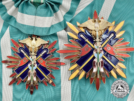 japan,_empire._an_order_of_the_golden_kite,_i_class_grand_cordon_in_case,_c.1900_l22_mnc5976_132_1_1