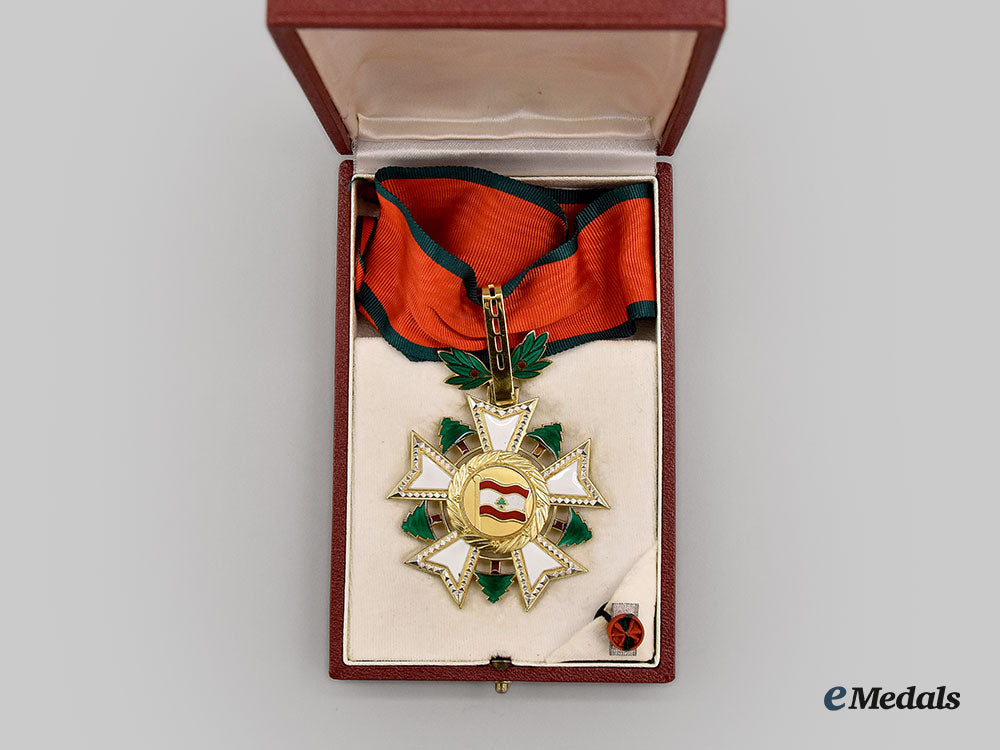 lebanon,_republic._a_national_order_of_the_cedar,_iii_class_commander_with_case_l22_mnc5999_135