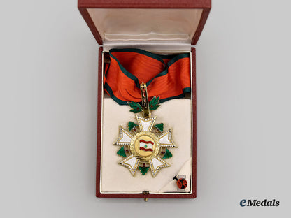 lebanon,_republic._a_national_order_of_the_cedar,_iii_class_commander_with_case_l22_mnc5999_135