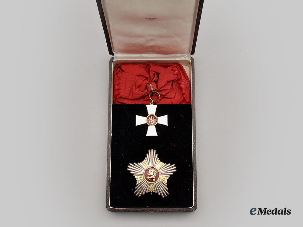 finland,_republic._an_order_of_the_lion,_grand_cross_set_in_case,_c.1965,_by_a._tillander_l22_mnc6053_165