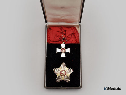 finland,_republic._an_order_of_the_lion,_grand_cross_set_in_case,_c.1965,_by_a._tillander_l22_mnc6053_165