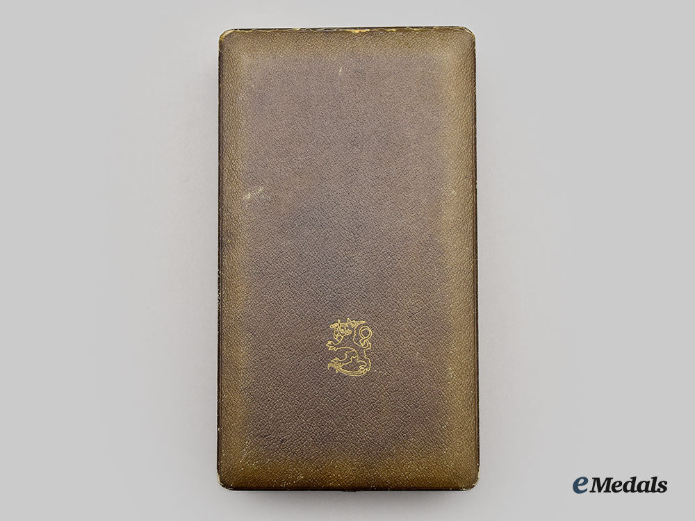 finland,_republic._an_order_of_the_lion,_grand_cross_set_in_case,_c.1965,_by_a._tillander_l22_mnc6055_167