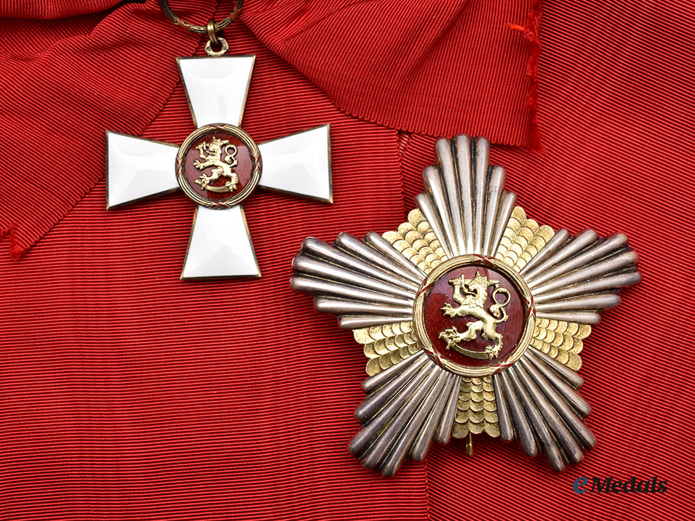 finland,_republic._an_order_of_the_lion,_grand_cross_set_in_case,_c.1965,_by_a._tillander_l22_mnc6057_169