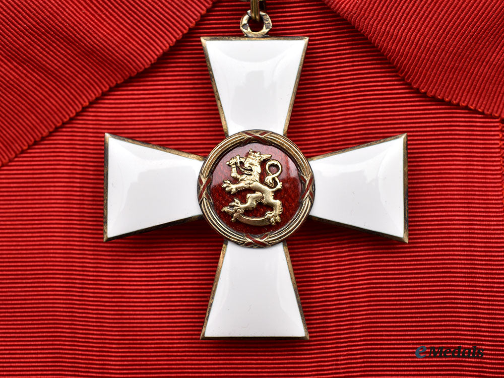 finland,_republic._an_order_of_the_lion,_grand_cross_set_in_case,_c.1965,_by_a._tillander_l22_mnc6059_170