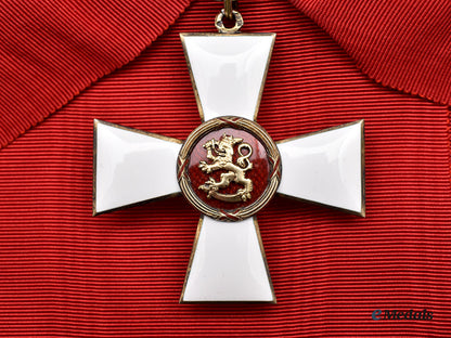 finland,_republic._an_order_of_the_lion,_grand_cross_set_in_case,_c.1965,_by_a._tillander_l22_mnc6059_170