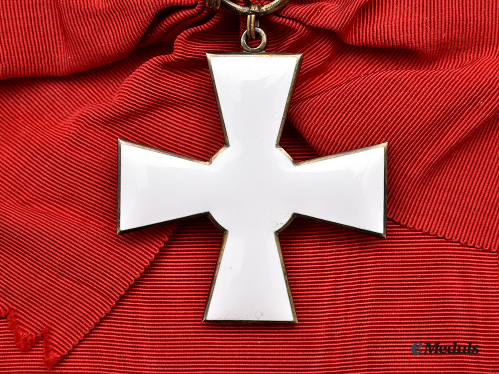 finland,_republic._an_order_of_the_lion,_grand_cross_set_in_case,_c.1965,_by_a._tillander_l22_mnc6061_171