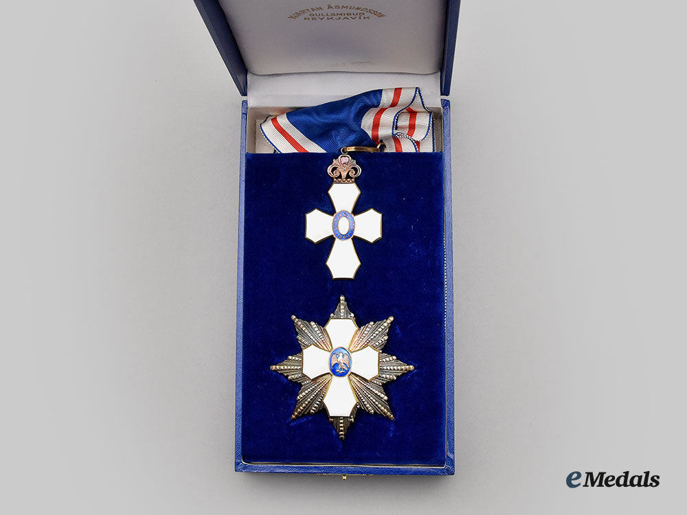 iceland,_republic._an_order_of_the_falcon,_grand_cross_set_in_case,_by_kjartan_asmundsson_l22_mnc6070_177