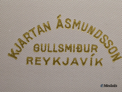 iceland,_republic._an_order_of_the_falcon,_grand_cross_set_in_case,_by_kjartan_asmundsson_l22_mnc6092_185