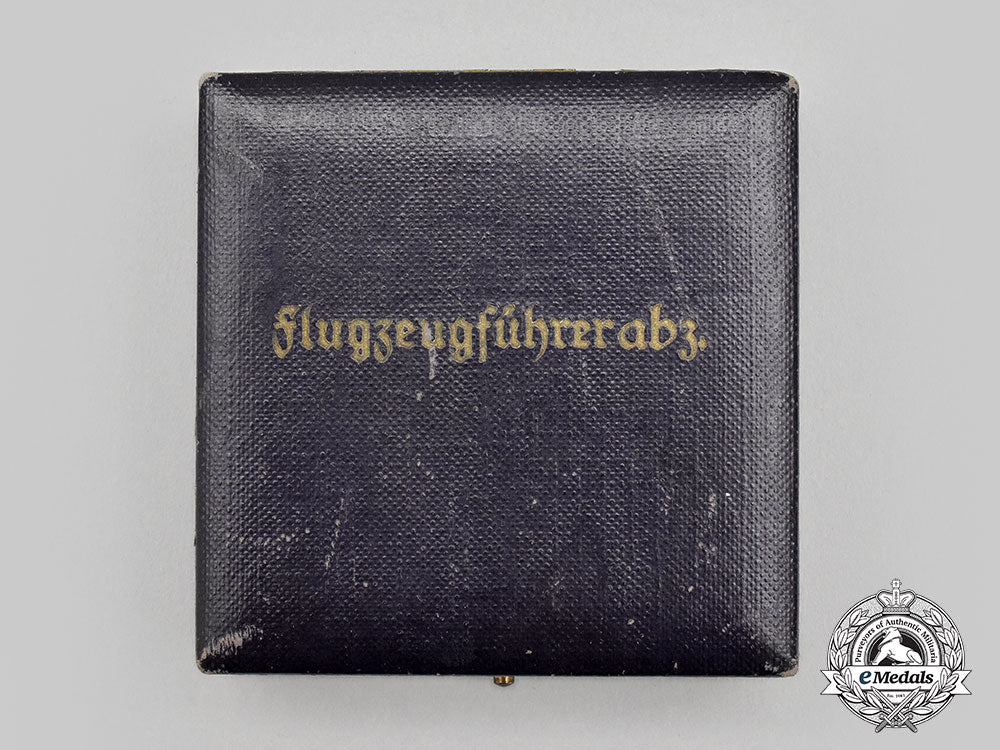 germany,_wehrmacht._a_case_for_a_pilot’s_badge_l22_mnc6171_251