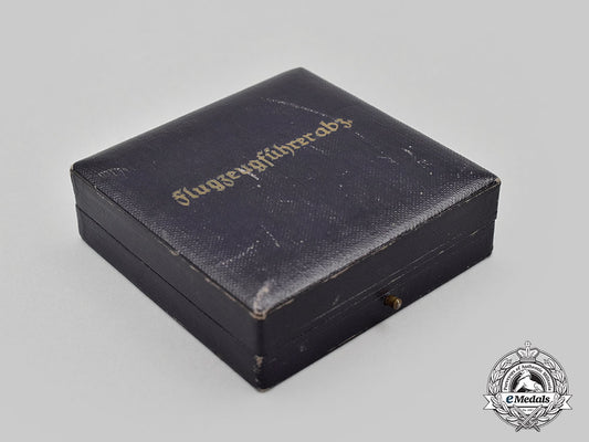 germany,_wehrmacht._a_case_for_a_pilot’s_badge_l22_mnc6172_250