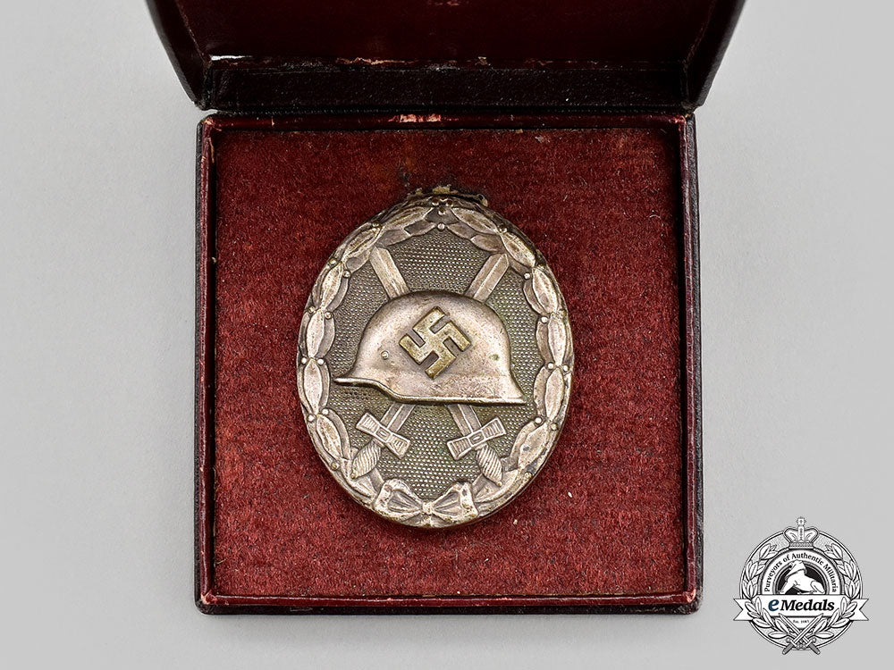 germany,_wehrmacht._a_silver_grade_wound_badge,_with_case_l22_mnc6190_261