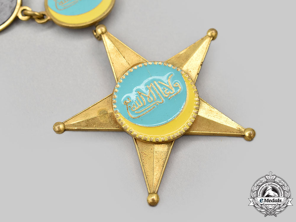 international._an_order_of_nishan_al_afrikiya,_collar_and_star_set,_c.2010_l22_mnc6193_000_1_1