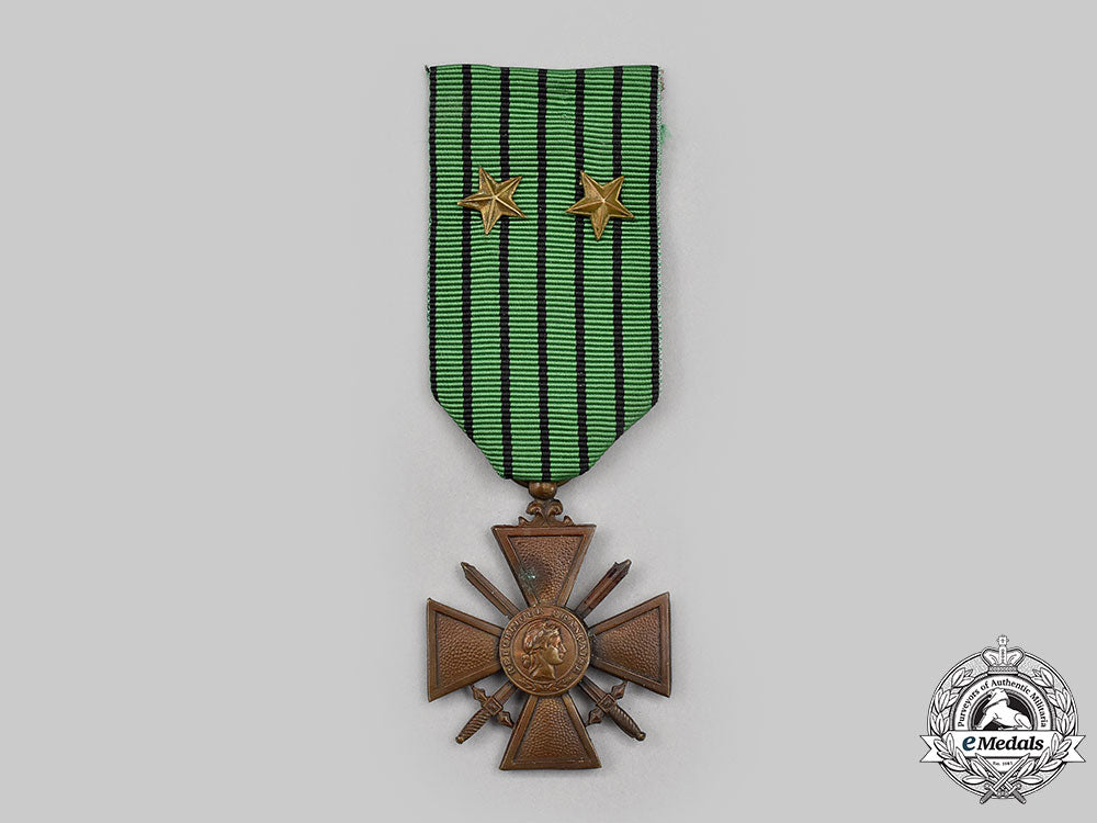 france,_vichy_government._a_war_cross1939-1945_with_two_bronze_stars_l22_mnc6279_121_1