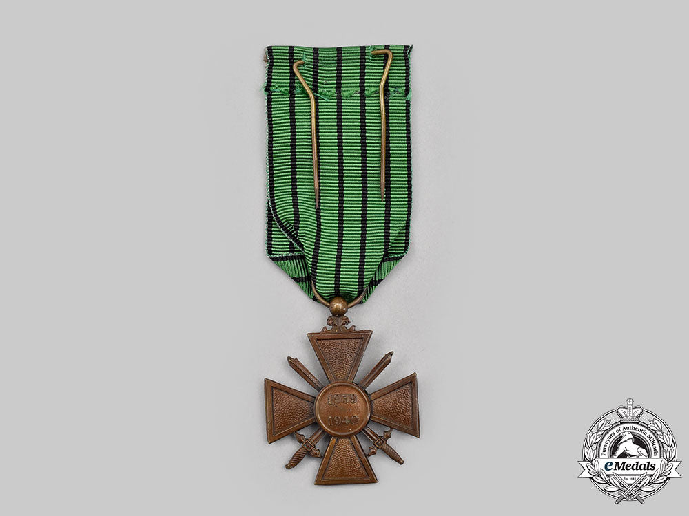 france,_vichy_government._a_war_cross1939-1945_with_two_bronze_stars_l22_mnc6281_122_1