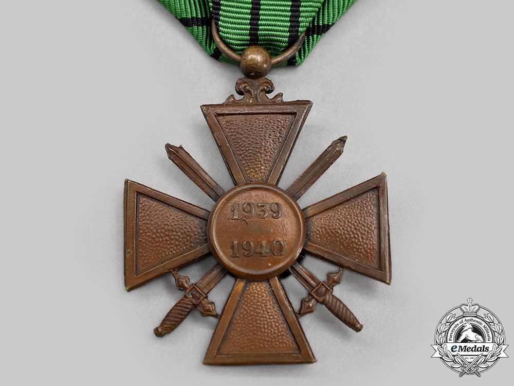 france,_vichy_government._a_war_cross1939-1945_with_two_bronze_stars_l22_mnc6282_124_1