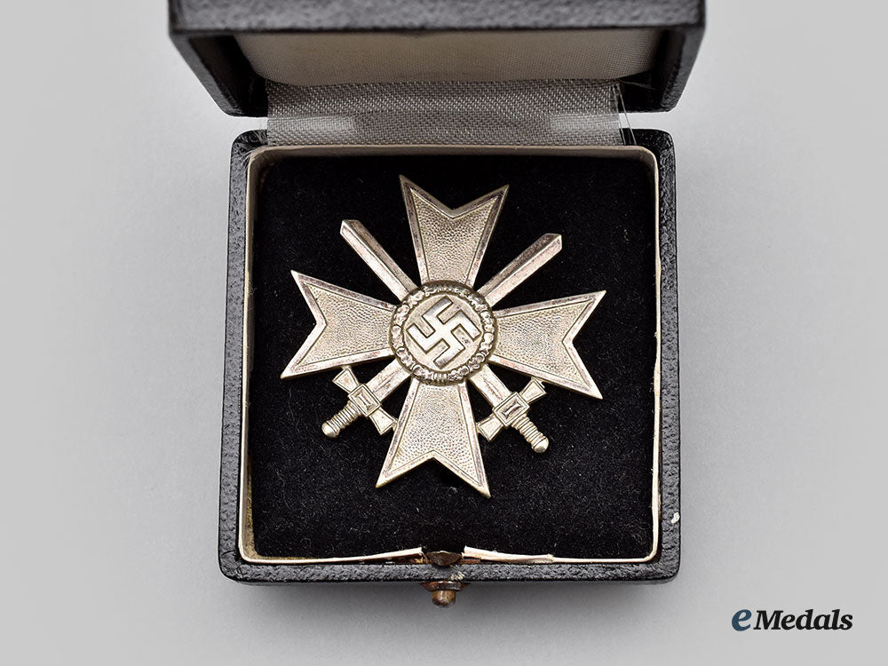 germany,_wehrmacht._a_war_merit_cross,_i_class_with_swords_and_case,_by_julius_bauer&_söhne_l22_mnc6309_300_1