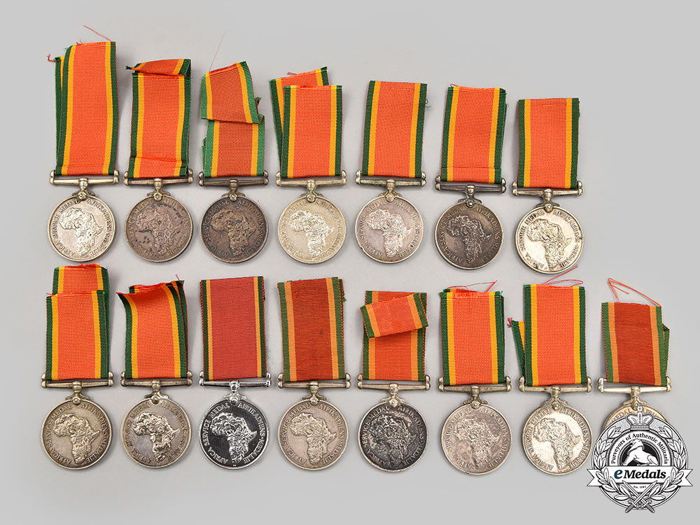 south_africa,_republic._a_lot_of_fifteen_second_war_africa_service_medals_l22_mnc6311_139_1