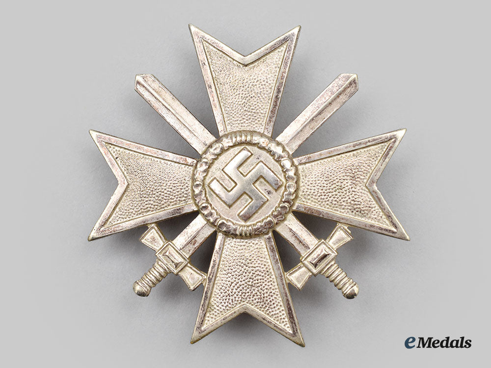 germany,_wehrmacht._a_war_merit_cross,_i_class_with_swords_and_case,_by_julius_bauer&_söhne_l22_mnc6312_302_1