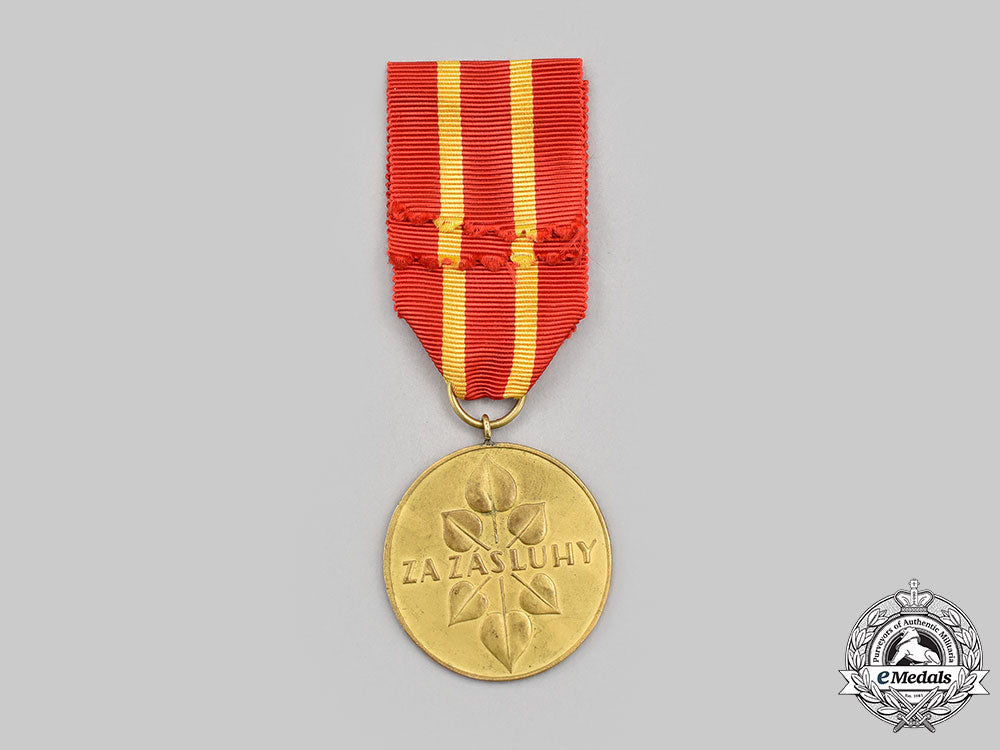 slovakia,_independent_state._a_war_victory_cross_order,_vii_class_bronze_grade_medal,_c.1942_l22_mnc6331_148_1