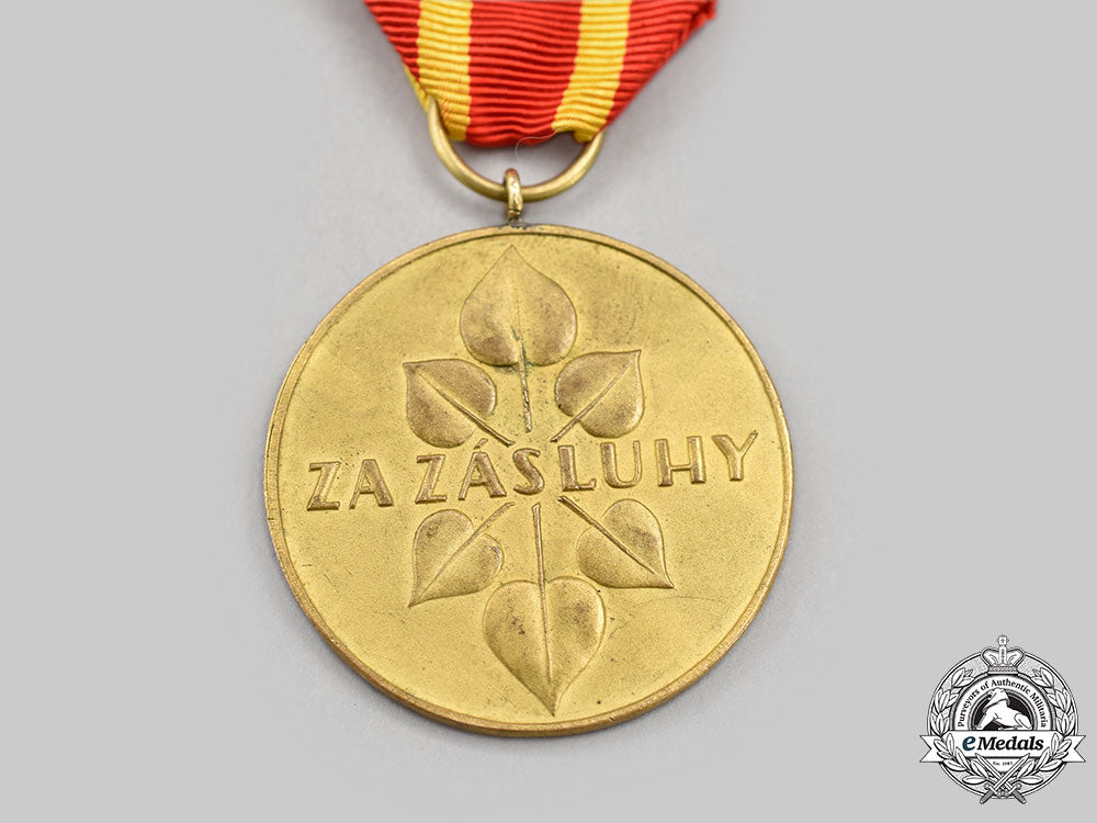 slovakia,_independent_state._a_war_victory_cross_order,_vii_class_bronze_grade_medal,_c.1942_l22_mnc6332_150_1