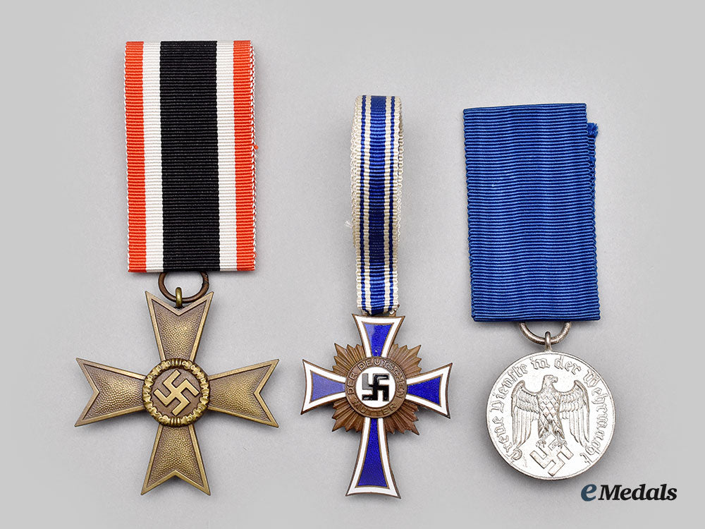 germany,_third_reich._a_mixed_lot_of_unissued_awards_l22_mnc6483_313_1