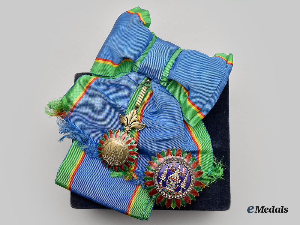 thailand,_kingdom._an_order_of_the_crown_of_thailand,_i_class_set_in_case_l22_mnc6485_333