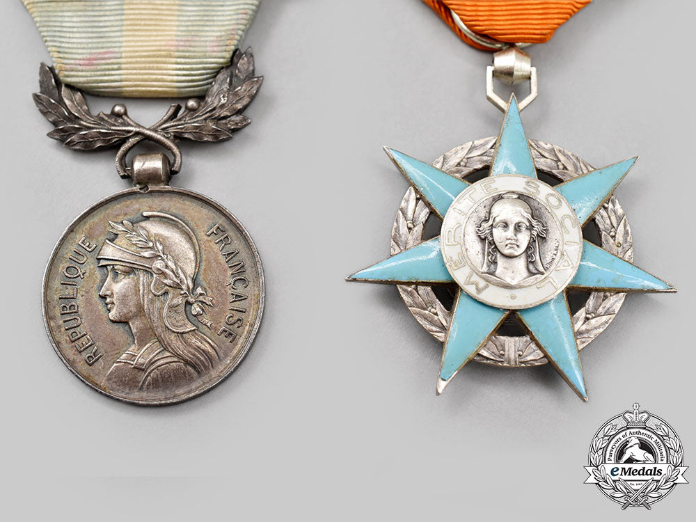 france,_republic._a_colonial_medal_and_an_order_of_social_merit,_knight_l22_mnc6500_002