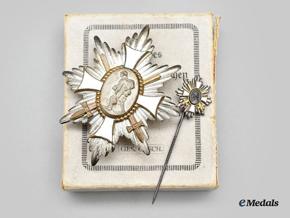 germany,_weimar_republic._a_german_field_honour_decoration,_with_case_and_stick_pin_miniature,_by_m._fleck&_sohn_l22_mnc6543_030