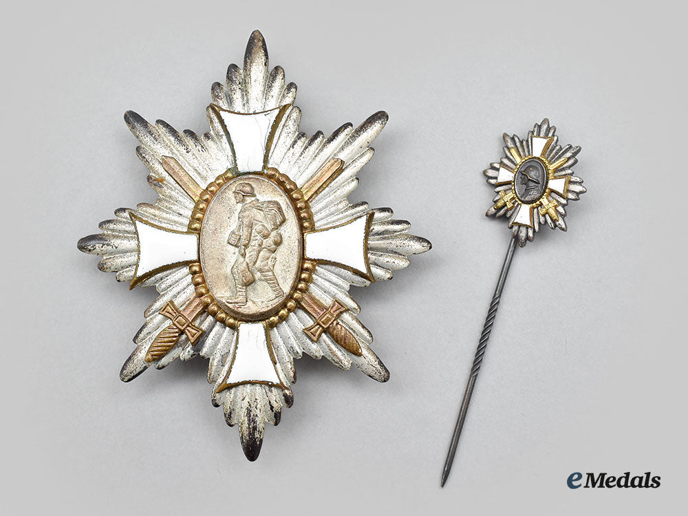 germany,_weimar_republic._a_german_field_honour_decoration,_with_case_and_stick_pin_miniature,_by_m._fleck&_sohn_l22_mnc6544_031