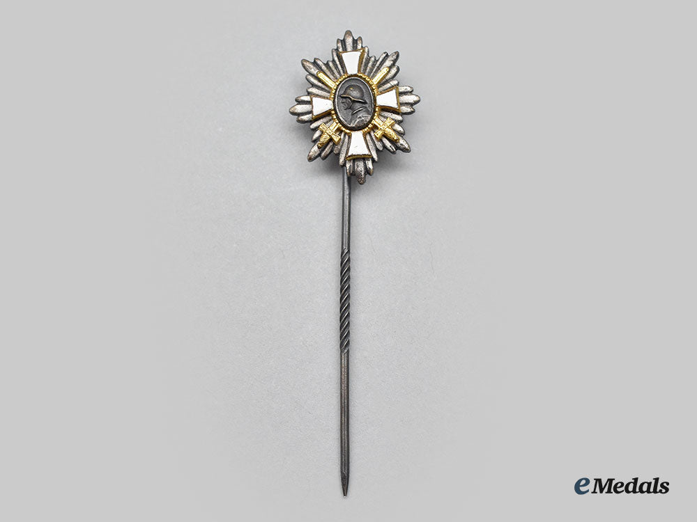 germany,_weimar_republic._a_german_field_honour_decoration,_with_case_and_stick_pin_miniature,_by_m._fleck&_sohn_l22_mnc6554_036